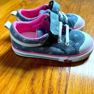 Adorable sneakers worn for an hour